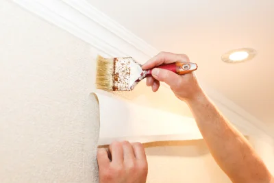 Pose de papier peint à Palaja — revêtements muraux et toiles de verre